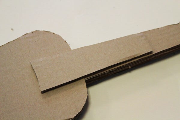 DIY Ukelele de cartón