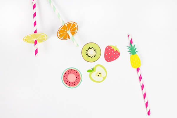 Tarjetas de invitación en forma de fruta.