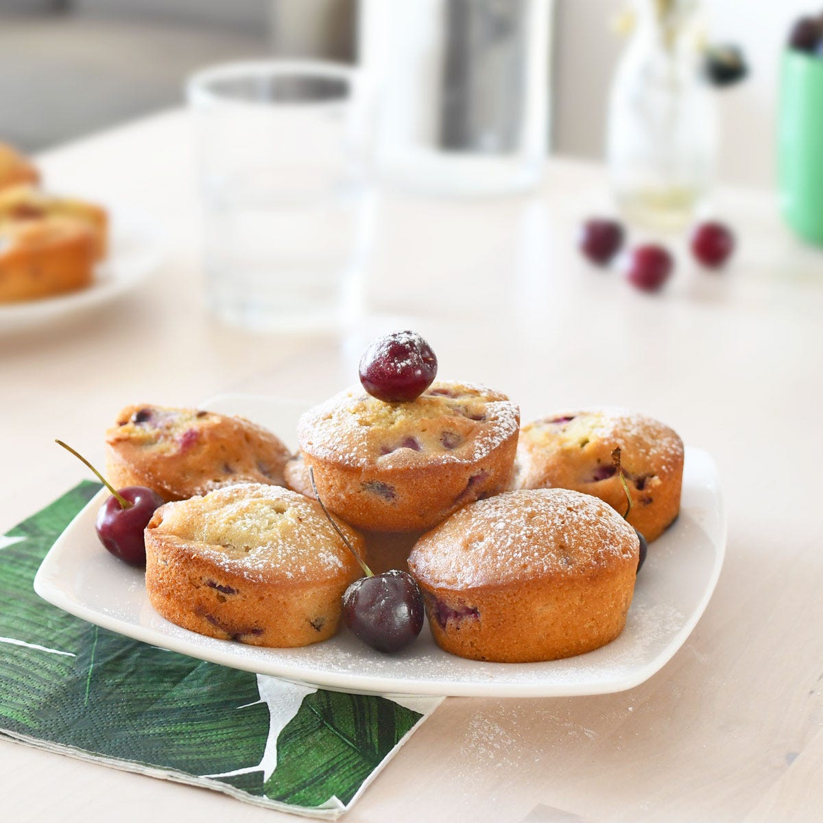 ¡Deliciosos muffins con cerezas para la merienda de los niños!