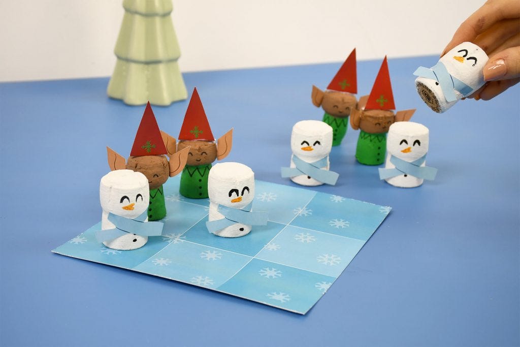 ¡Realiza fácilmente un tres en raya especial de invierno, con muñecos de nieve y duendes para pasar todas las tardes de invierno entretenidos!