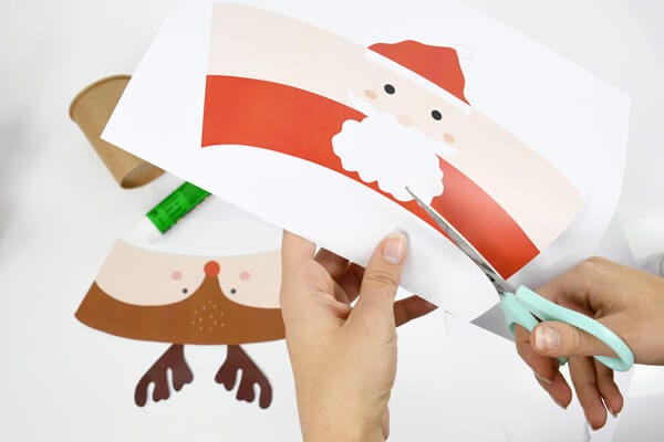 ¡Un taller perfecto para hacer trabajar en equipo a padres e hijos en la preparación de unos vasos perfectos para las comidas de Navidad!
