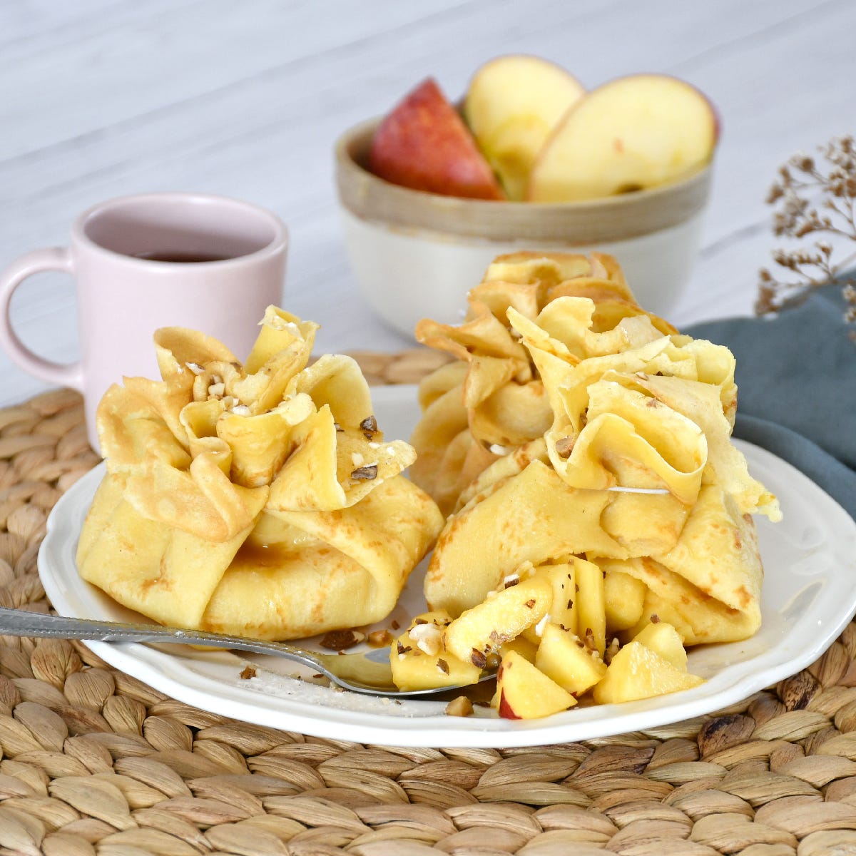 ¡Ponle magia a la merienda con esta original receta de saquitos de crepes de manzana y caramelo!