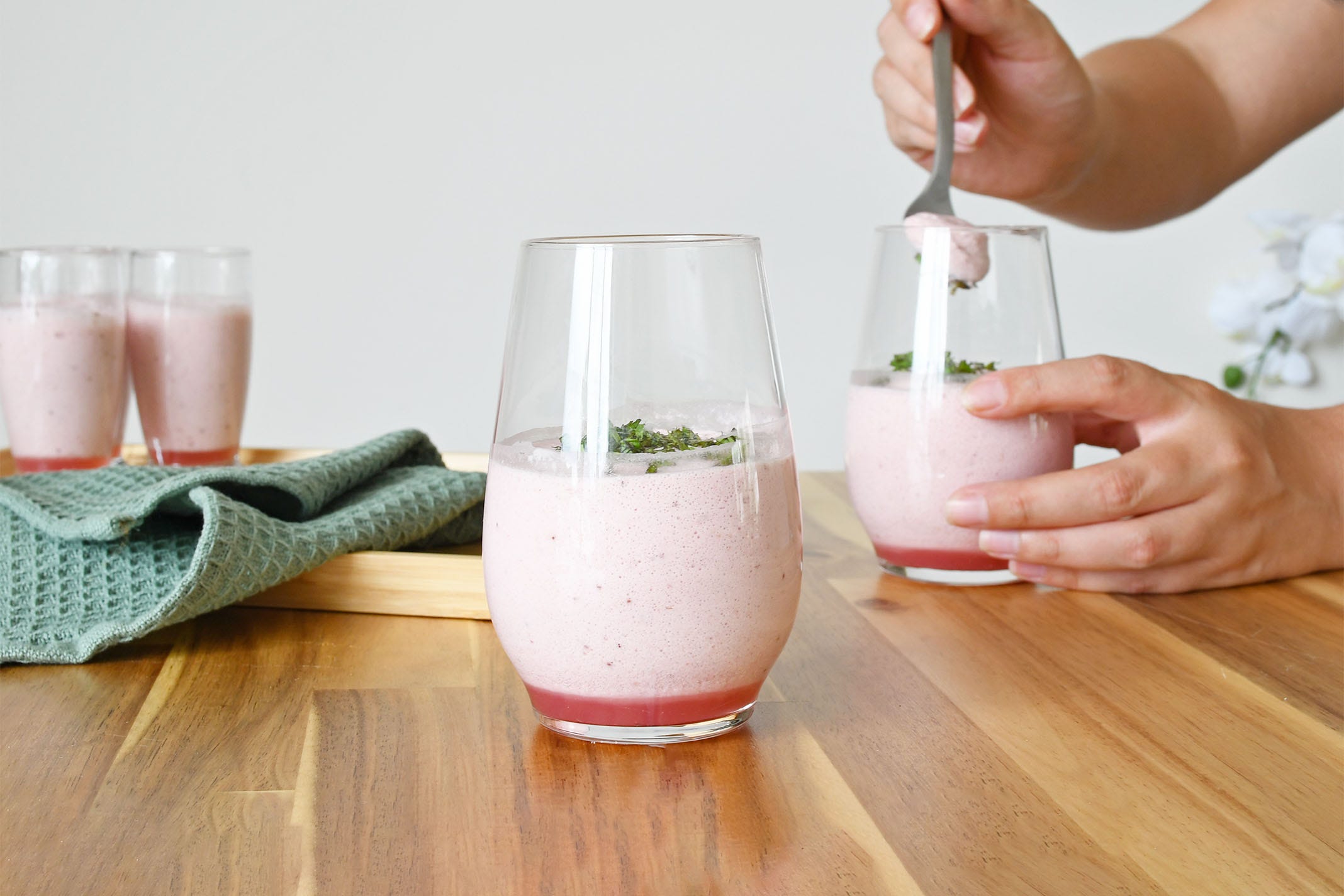 Mousse de mascarpone, fresas y menta 